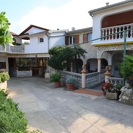 Appartamento Uvo 2 With Communal Swimming Pool *