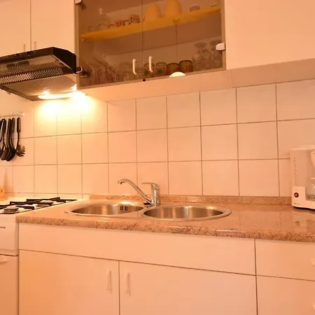 Uvo 2 With Communal Swimming Pool * Medolino