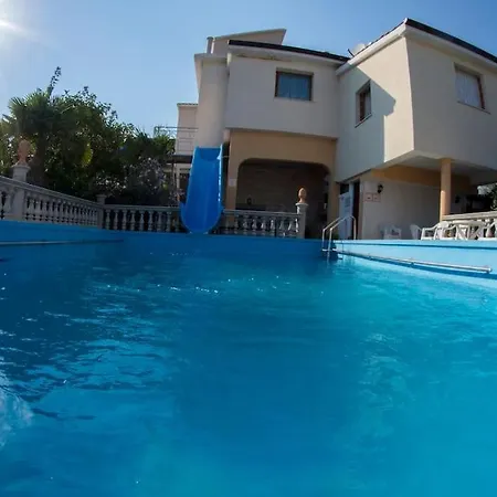 Appartamento Uvo 2 With Communal Swimming Pool Medolino