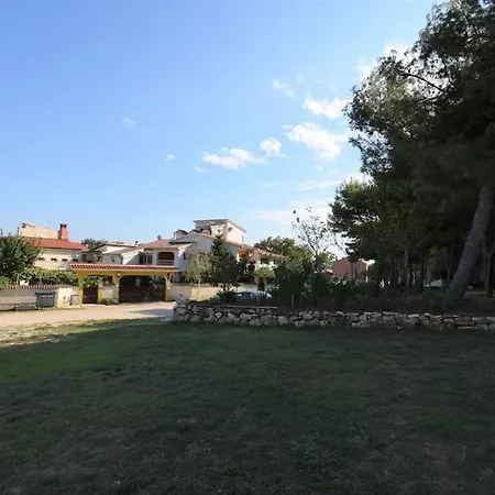Appartamento Uvo 2 With Communal Swimming Pool Medolino