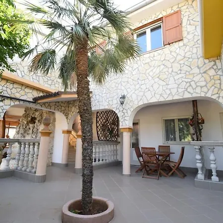 Uvo 2 With Communal Swimming Pool Apartment *
