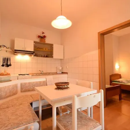 Uvo 2 With Communal Swimming Pool Medolino