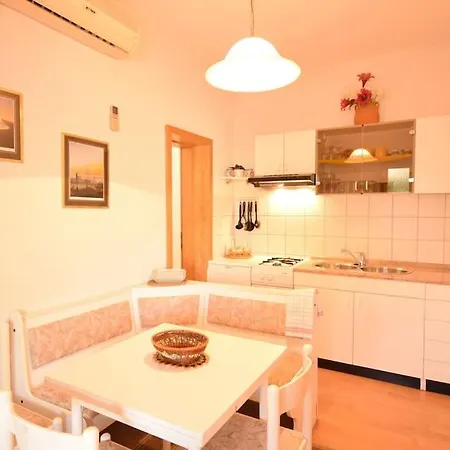Appartamento Uvo 2 With Communal Swimming Pool Medolino
