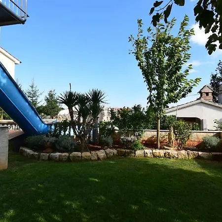 Uvo 2 With Communal Swimming Pool *