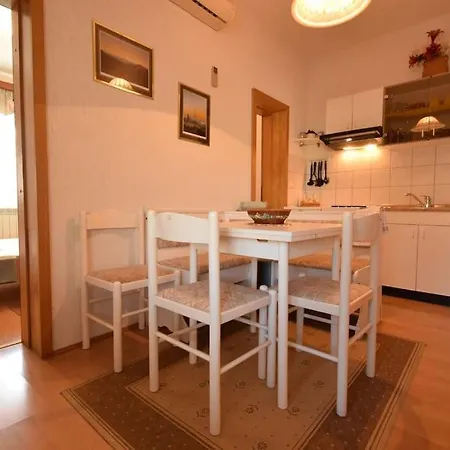 Uvo 2 With Communal Swimming Pool Appartamento Medolino