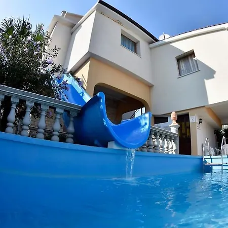 Appartamento Uvo 2 With Communal Swimming Pool *