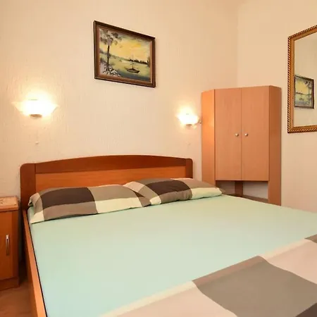 Uvo 2 With Communal Swimming Pool Apartment *