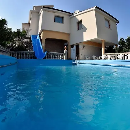 Uvo 2 With Communal Swimming Pool