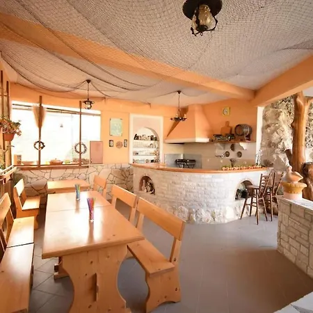 Uvo 2 With Communal Swimming Pool Medolino