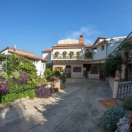 Uvo 2 With Communal Swimming Pool Daire *